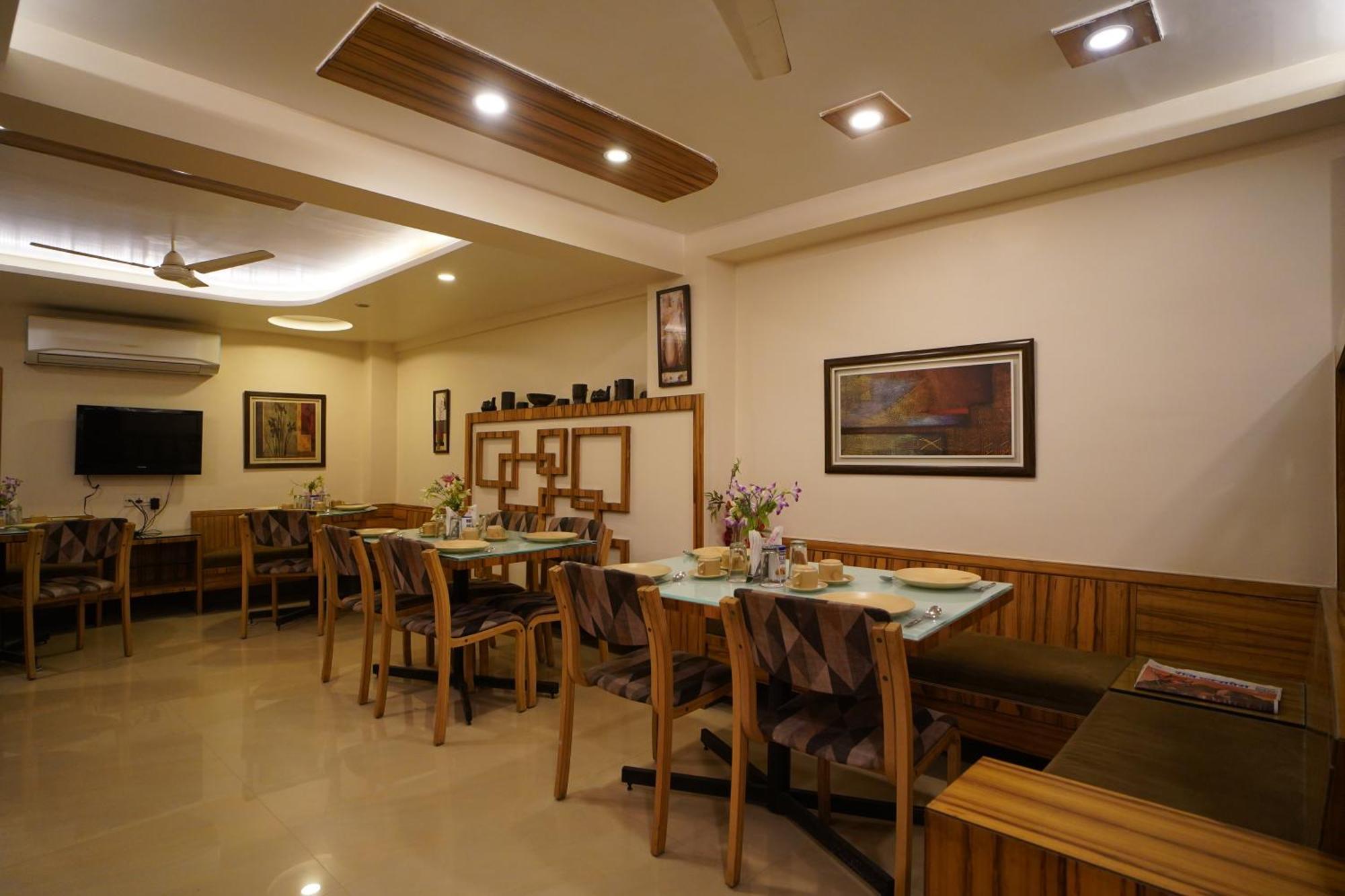 בהופאל Hotel Gk Palace מראה חיצוני תמונה
